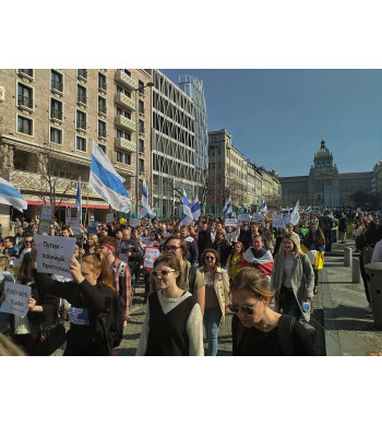 Protesto vėliava prieš Rusijos karą (balta mėlyna balta)